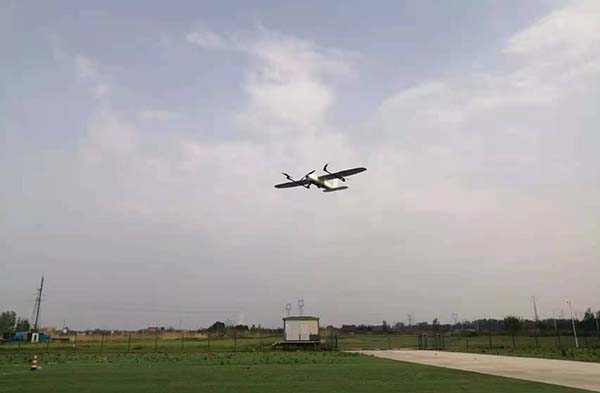 垂直起降固定翼无人机飞行训练.jpg