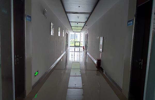无人机理论培训教室走廊.jpg